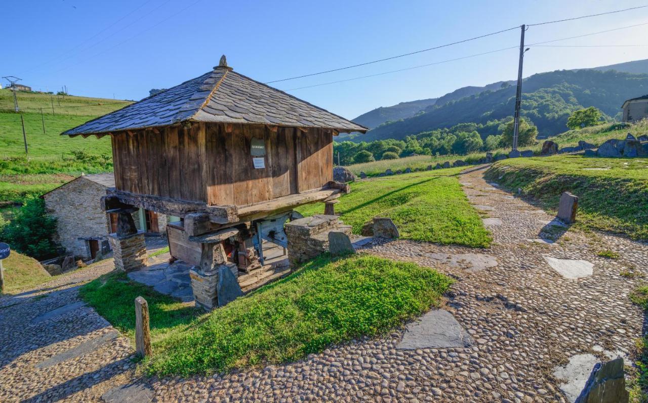 Apartamentos Rurales Casa Riveras Santa Eulalia de Oscos Eksteriør bilde