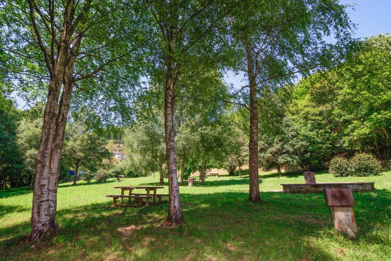 Apartamentos Rurales Casa Riveras Santa Eulalia de Oscos Eksteriør bilde