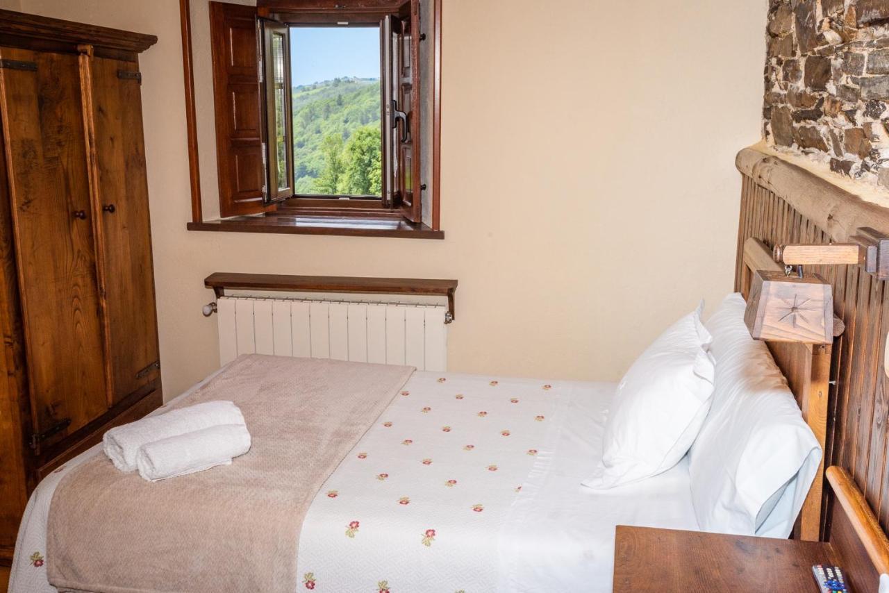 Apartamentos Rurales Casa Riveras Santa Eulalia de Oscos Eksteriør bilde