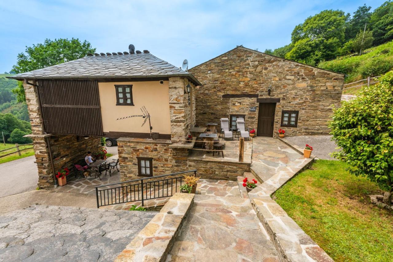 Apartamentos Rurales Casa Riveras Santa Eulalia de Oscos Eksteriør bilde