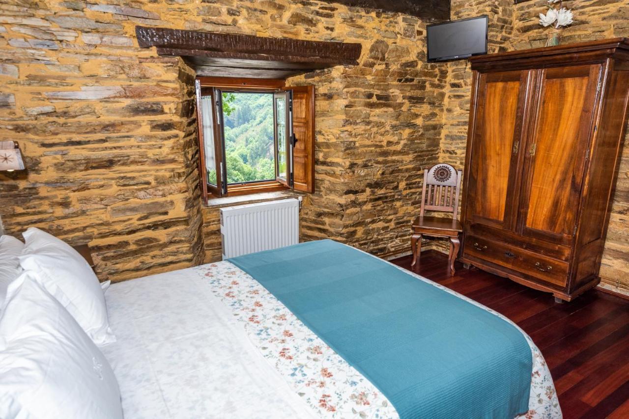 Apartamentos Rurales Casa Riveras Santa Eulalia de Oscos Eksteriør bilde