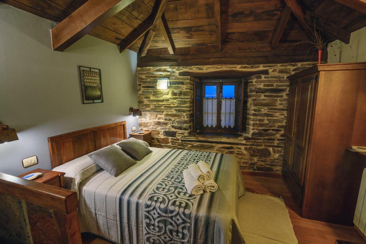 Apartamentos Rurales Casa Riveras Santa Eulalia de Oscos Eksteriør bilde