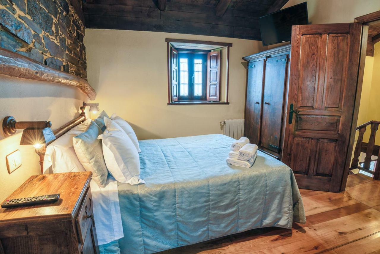 Apartamentos Rurales Casa Riveras Santa Eulalia de Oscos Eksteriør bilde