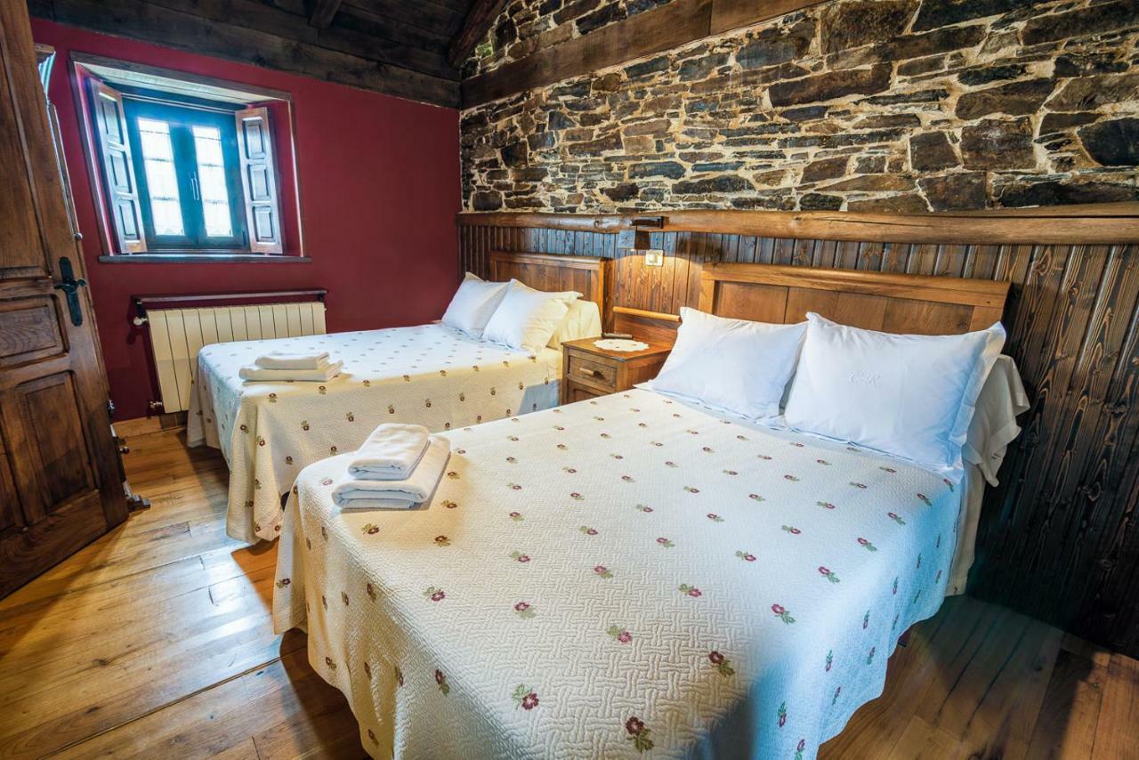 Apartamentos Rurales Casa Riveras Santa Eulalia de Oscos Eksteriør bilde