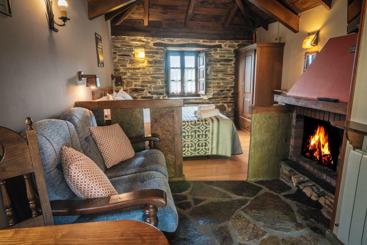 Apartamentos Rurales Casa Riveras Santa Eulalia de Oscos Eksteriør bilde