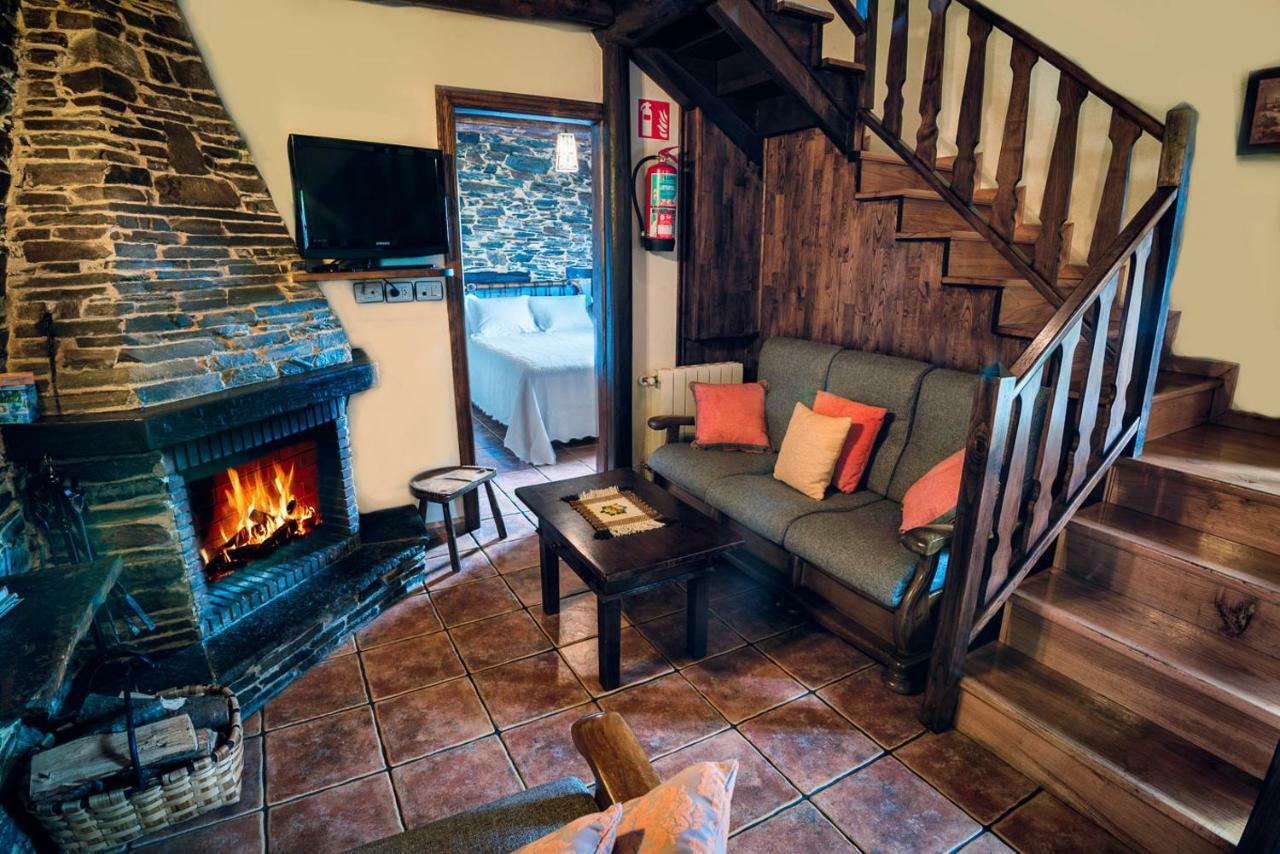 Apartamentos Rurales Casa Riveras Santa Eulalia de Oscos Eksteriør bilde
