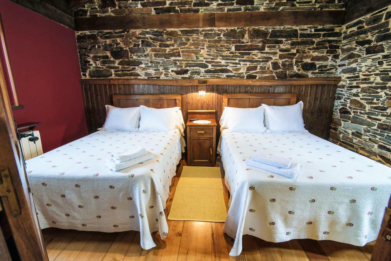 Apartamentos Rurales Casa Riveras Santa Eulalia de Oscos Eksteriør bilde